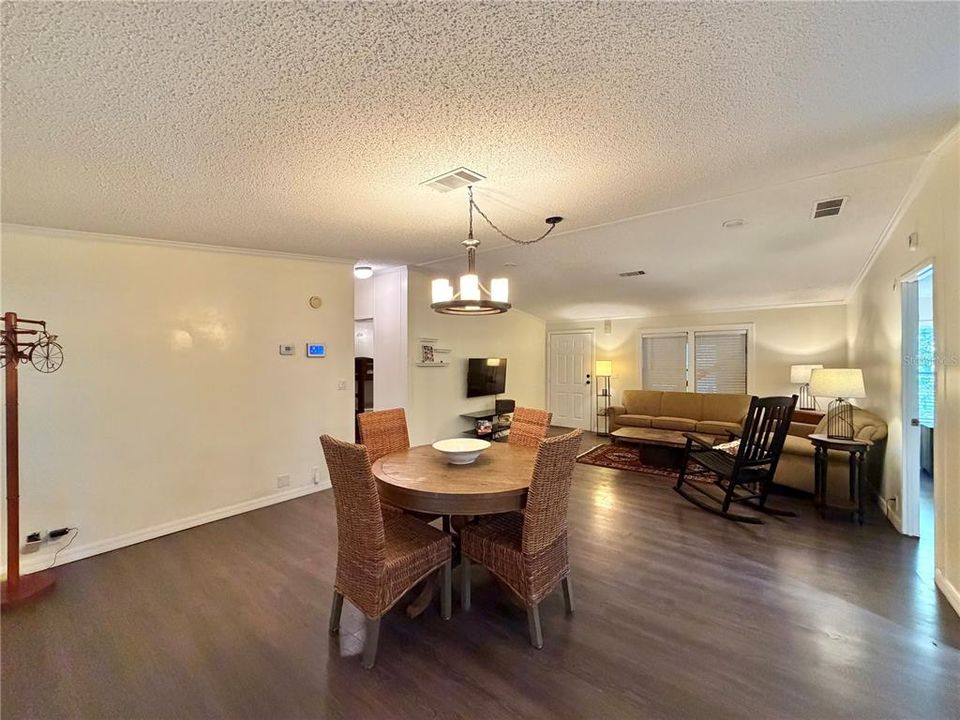 For Sale: $650,000 (3 beds, 2 baths, 1404 Square Feet)