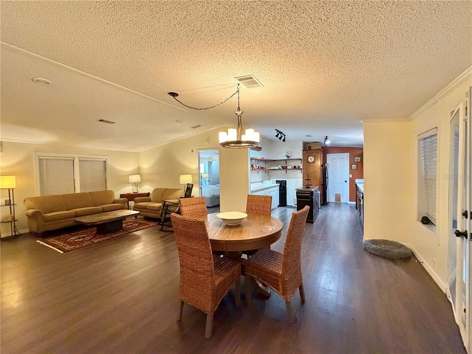For Sale: $650,000 (3 beds, 2 baths, 1404 Square Feet)