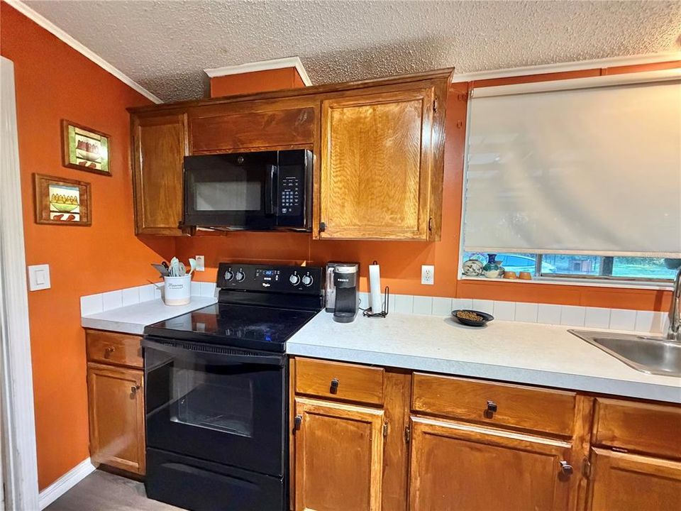 For Sale: $650,000 (3 beds, 2 baths, 1404 Square Feet)