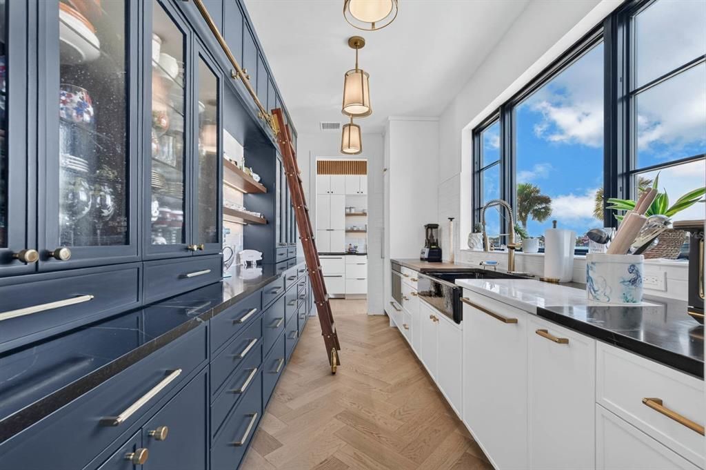 En Venta: $8,495,000 (4 camas, 5 baños, 6434 Pies cuadrados)