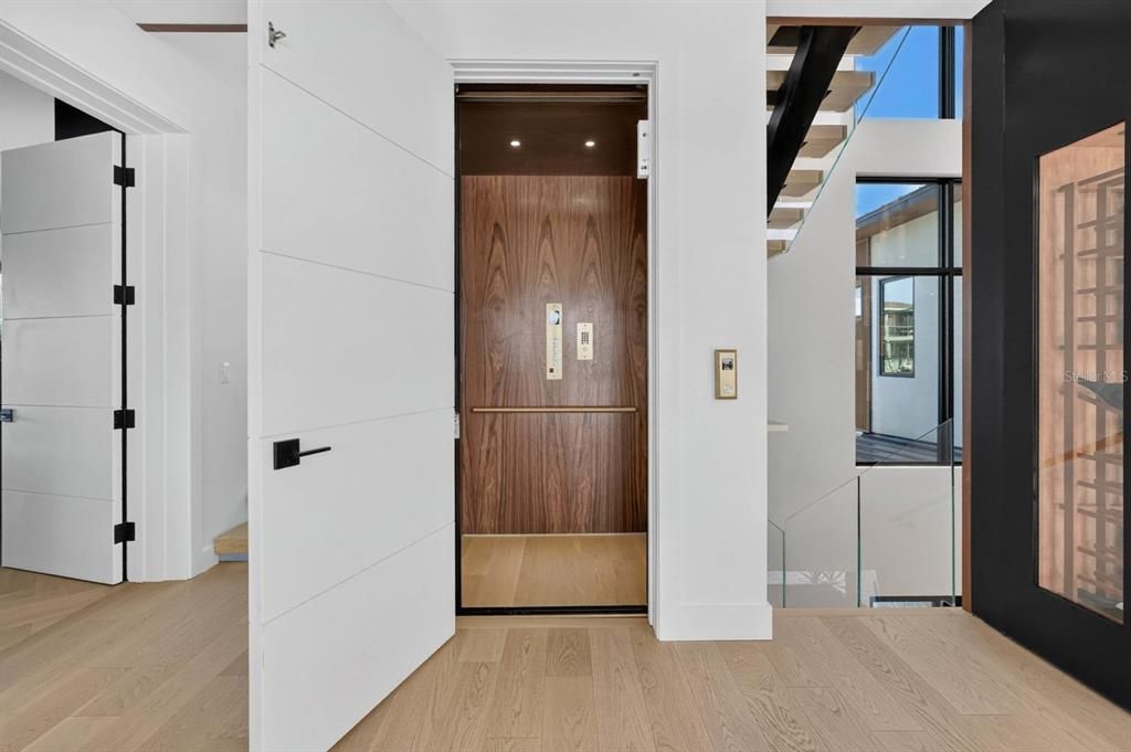 En Venta: $8,495,000 (4 camas, 5 baños, 6434 Pies cuadrados)