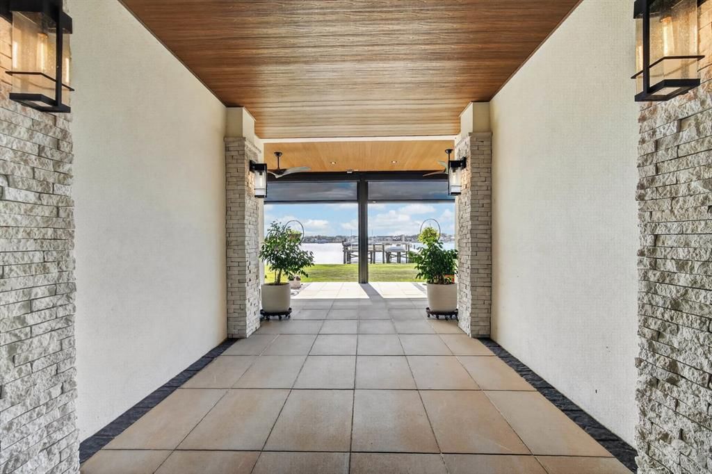 En Venta: $8,495,000 (4 camas, 5 baños, 6434 Pies cuadrados)