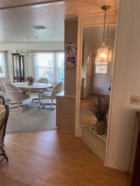 На продажу: $89,500 (2 спален, 2 ванн, 1306 Квадратных фут)