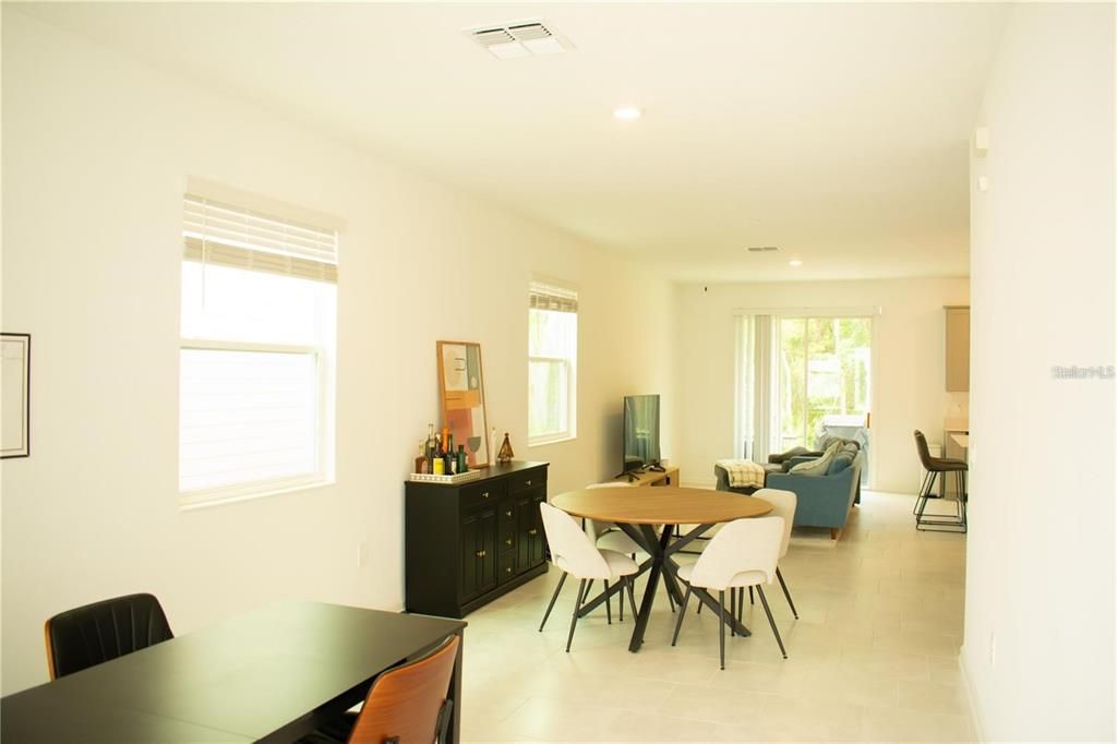 For Rent: $2,150 (3 beds, 2 baths, 1843 Square Feet)