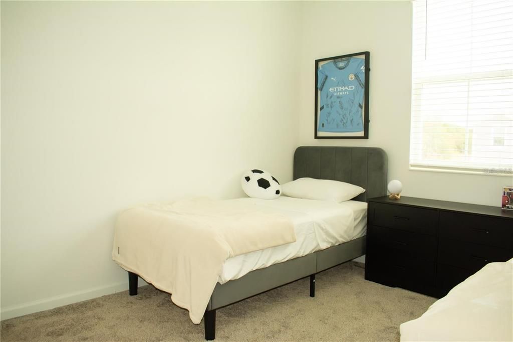 For Rent: $2,150 (3 beds, 2 baths, 1843 Square Feet)