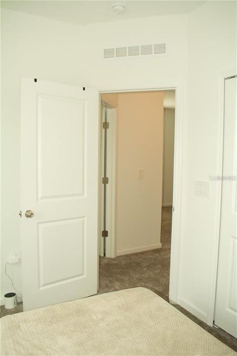 For Rent: $2,150 (3 beds, 2 baths, 1843 Square Feet)