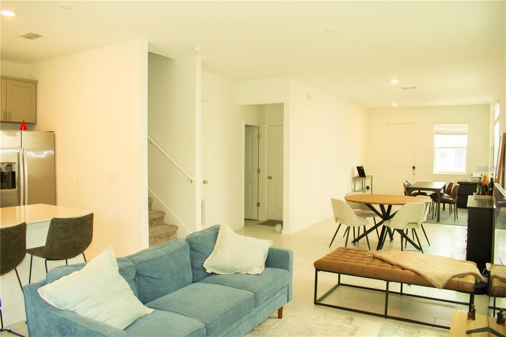 For Rent: $2,150 (3 beds, 2 baths, 1843 Square Feet)