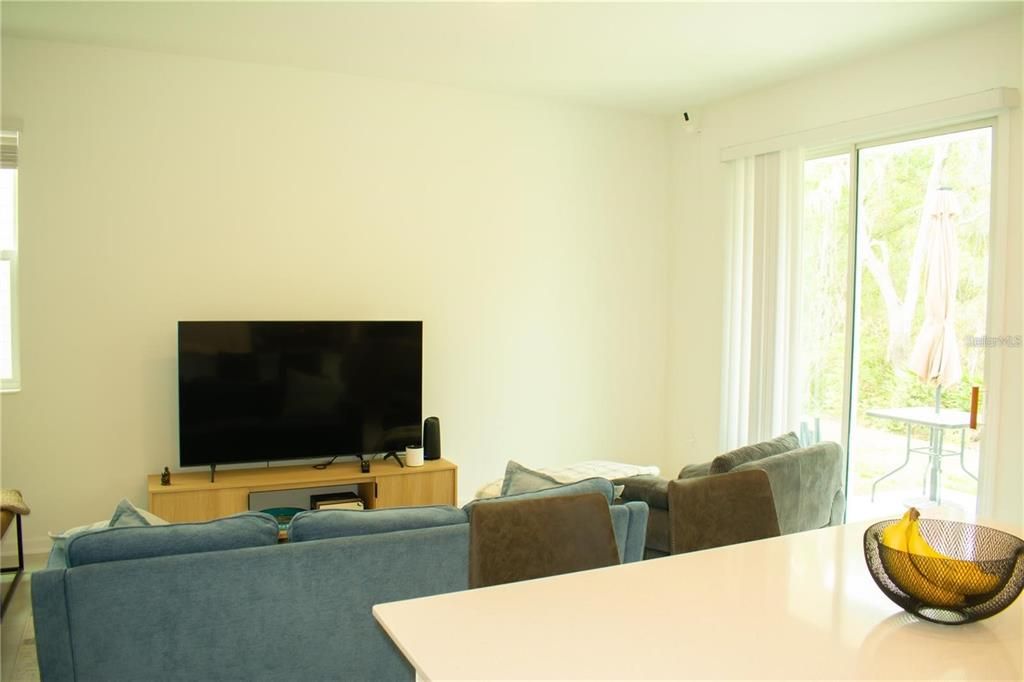 For Rent: $2,150 (3 beds, 2 baths, 1843 Square Feet)