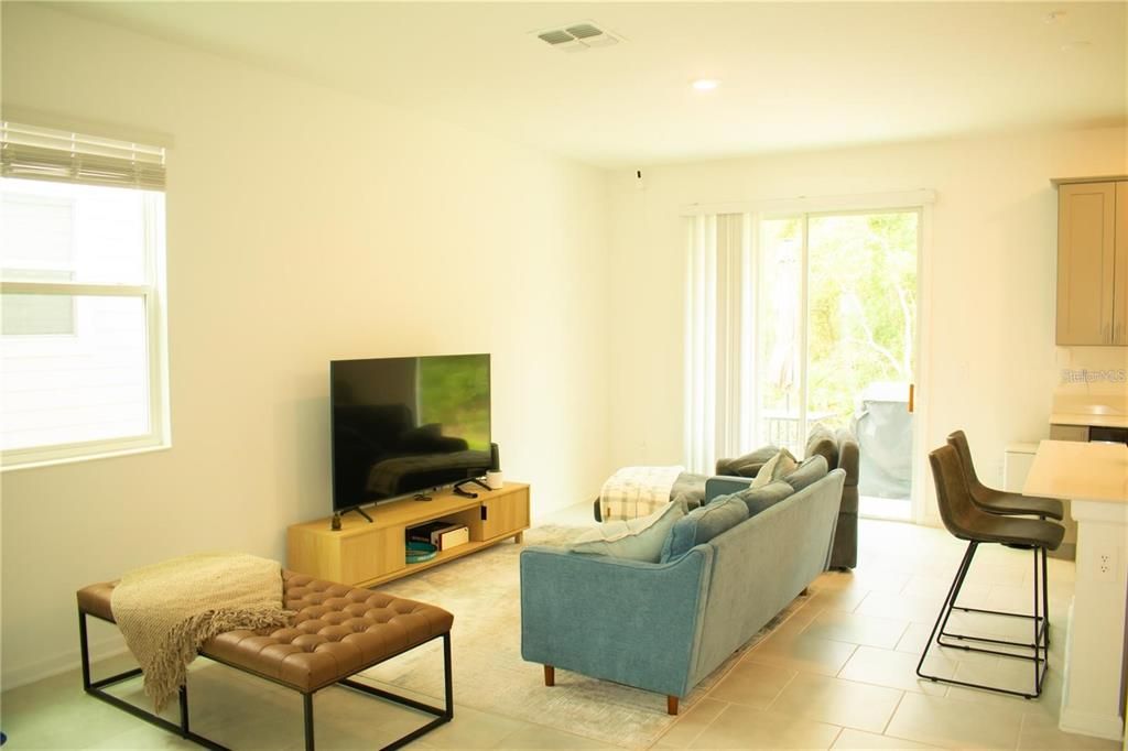 For Rent: $2,150 (3 beds, 2 baths, 1843 Square Feet)