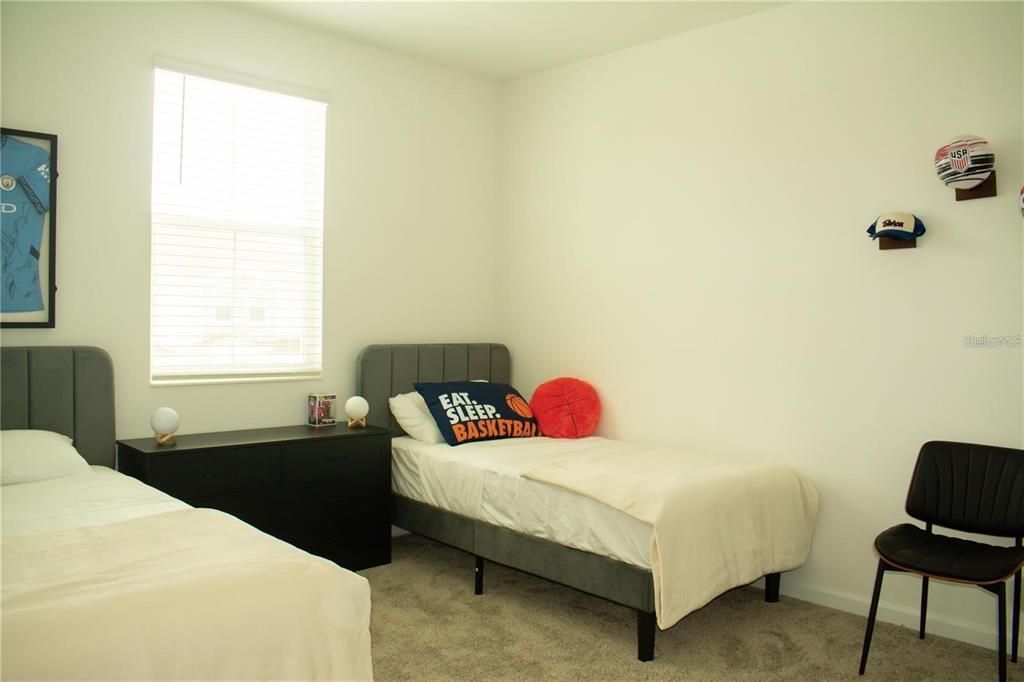For Rent: $2,150 (3 beds, 2 baths, 1843 Square Feet)