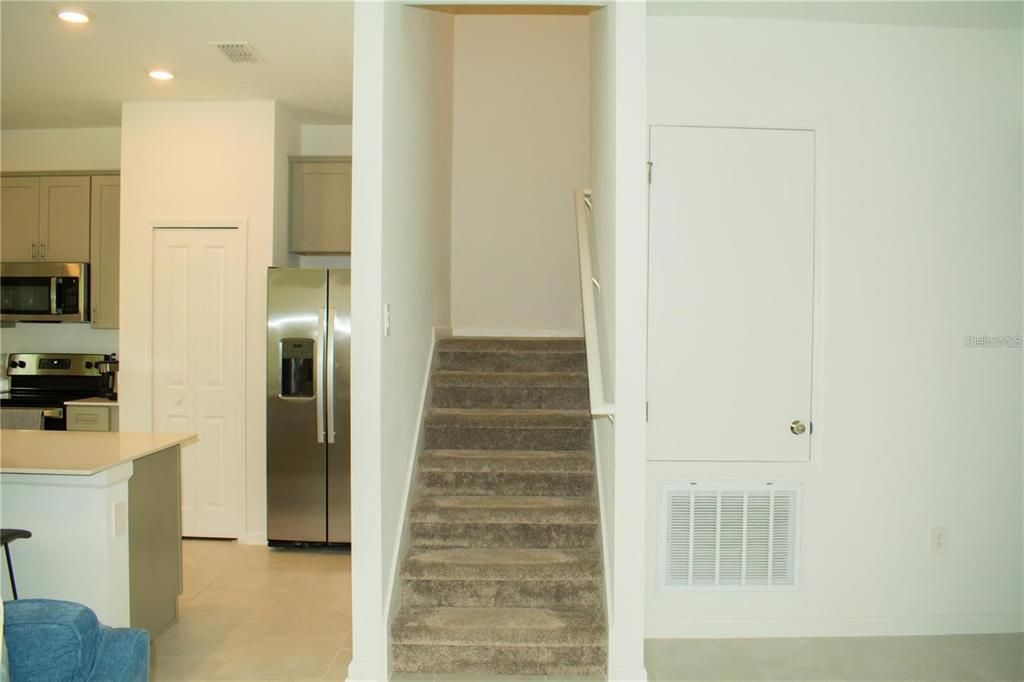 For Rent: $2,150 (3 beds, 2 baths, 1843 Square Feet)