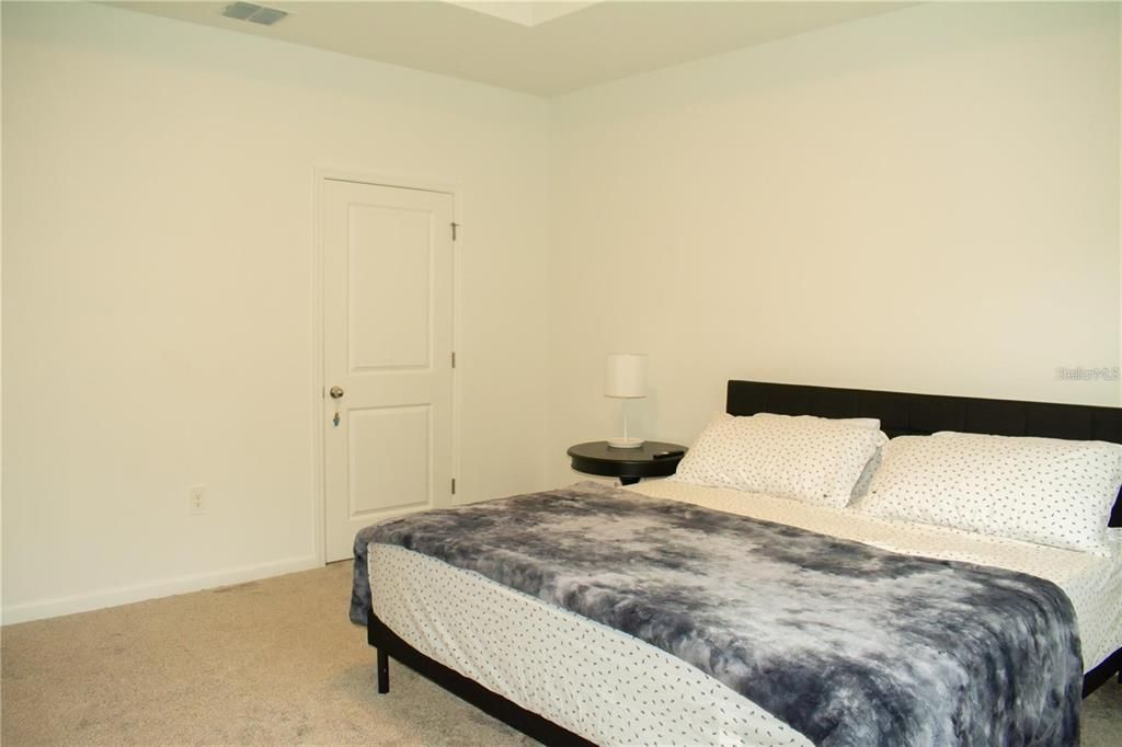 For Rent: $2,150 (3 beds, 2 baths, 1843 Square Feet)