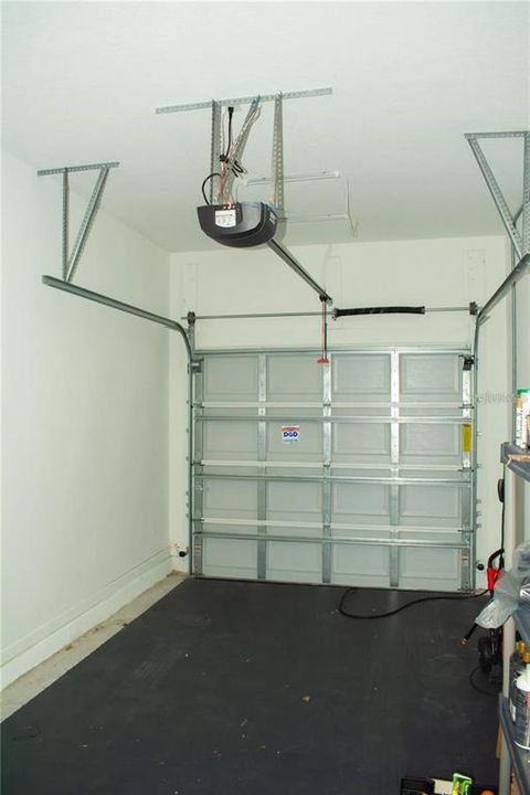 For Rent: $2,150 (3 beds, 2 baths, 1843 Square Feet)