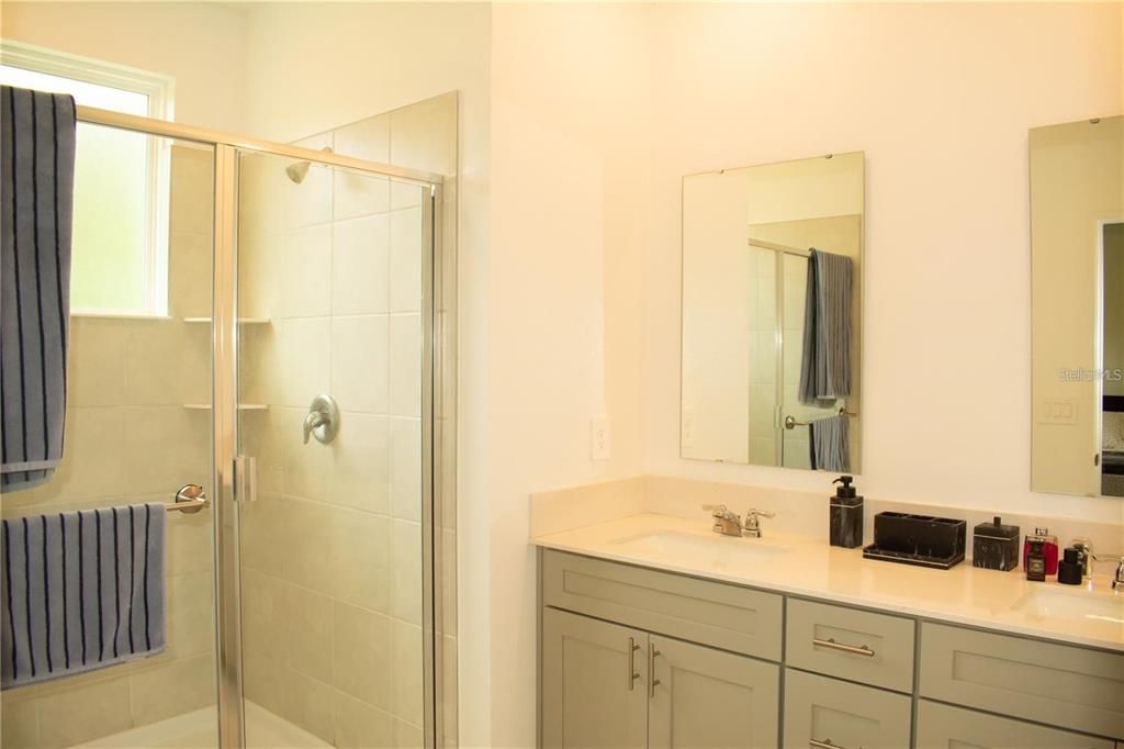 For Rent: $2,150 (3 beds, 2 baths, 1843 Square Feet)