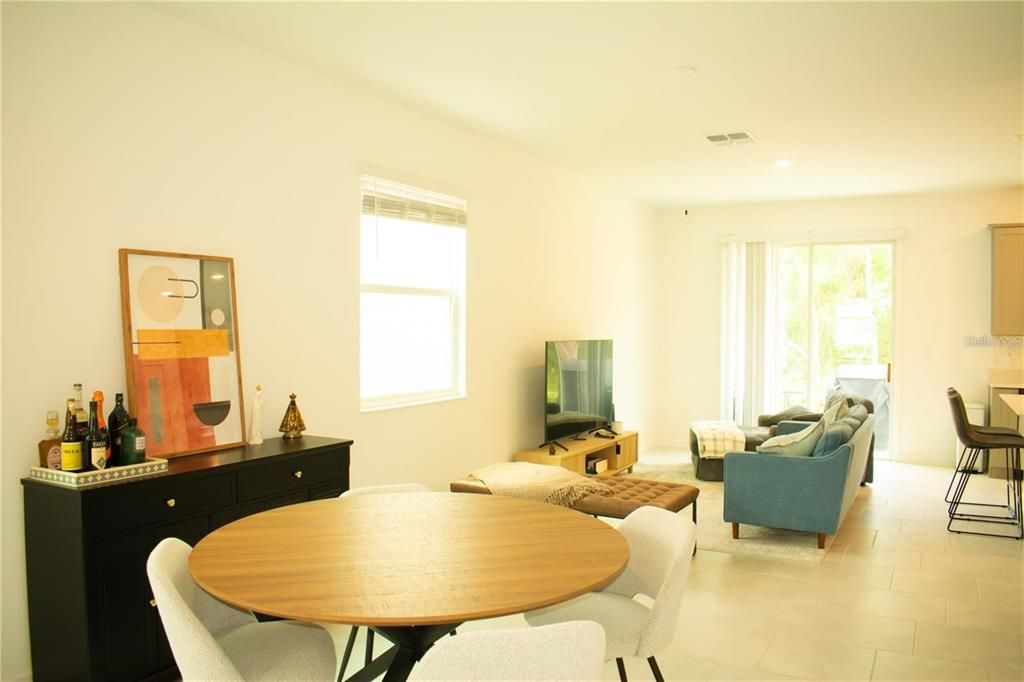 For Rent: $2,150 (3 beds, 2 baths, 1843 Square Feet)