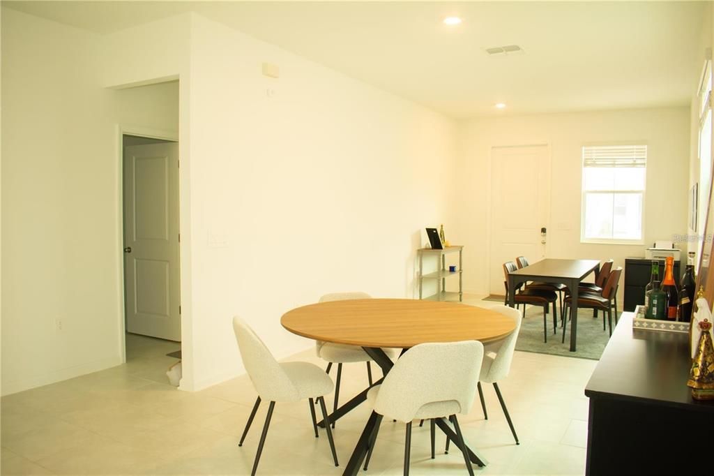 For Rent: $2,150 (3 beds, 2 baths, 1843 Square Feet)