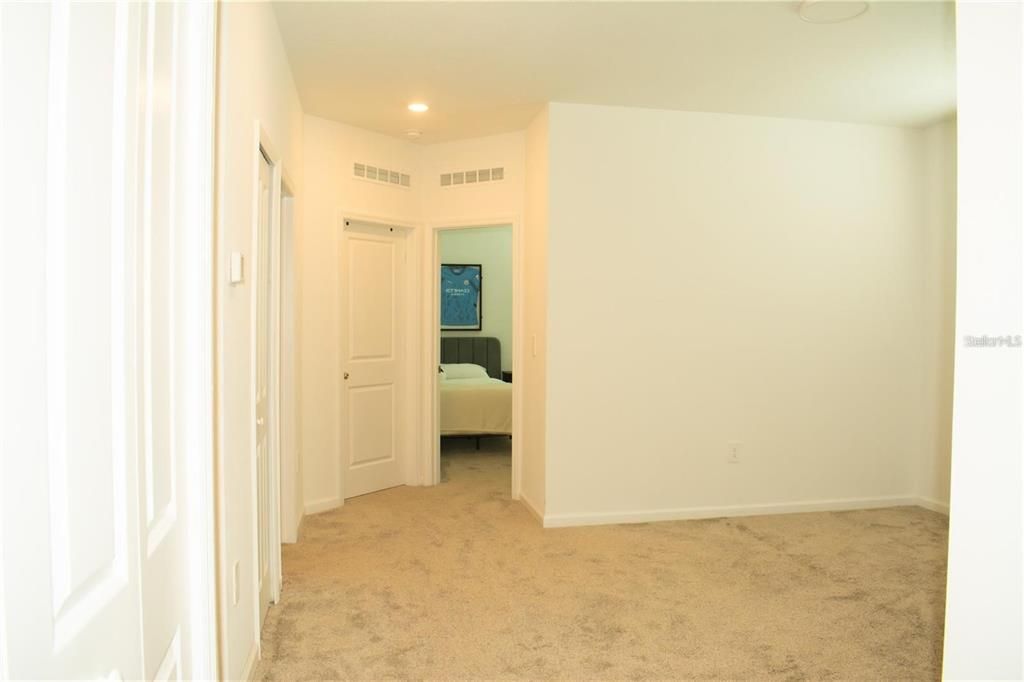 For Rent: $2,150 (3 beds, 2 baths, 1843 Square Feet)
