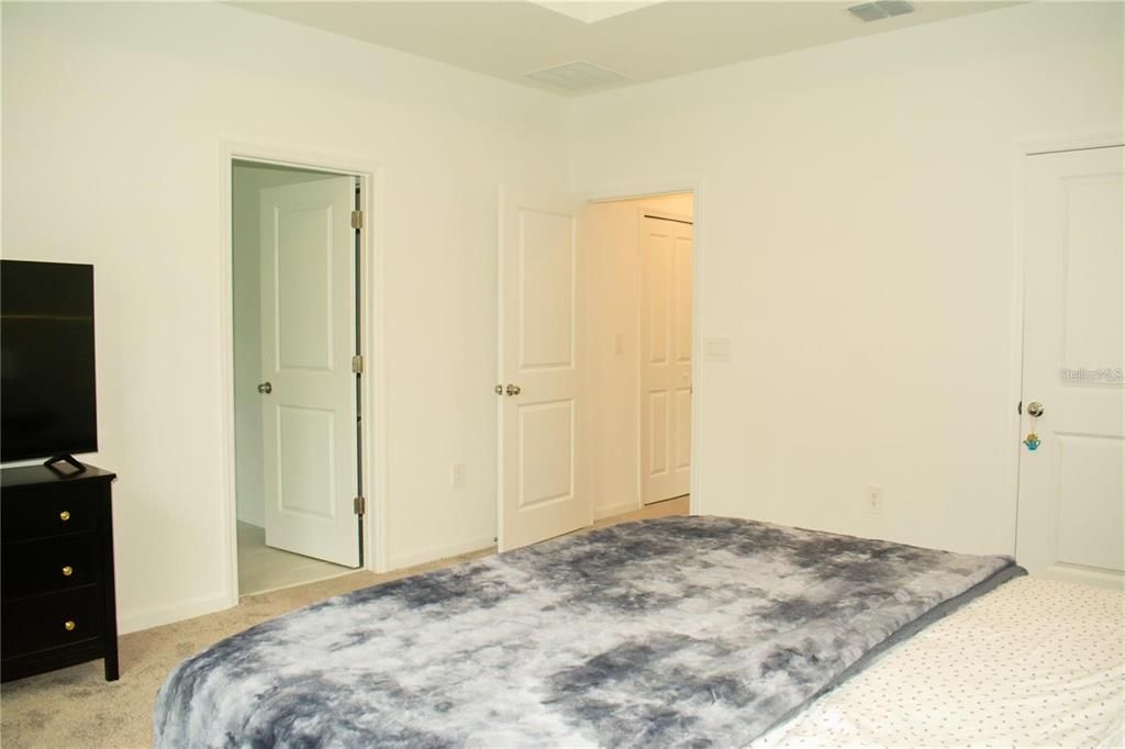 For Rent: $2,150 (3 beds, 2 baths, 1843 Square Feet)