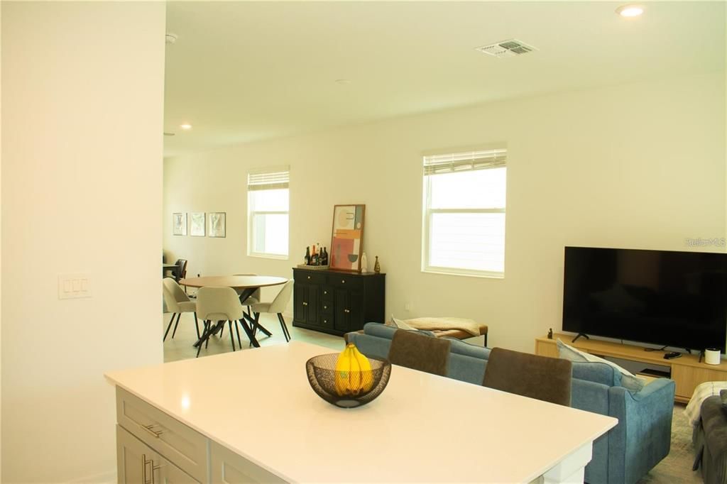 For Rent: $2,150 (3 beds, 2 baths, 1843 Square Feet)