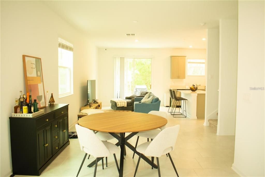 For Rent: $2,150 (3 beds, 2 baths, 1843 Square Feet)