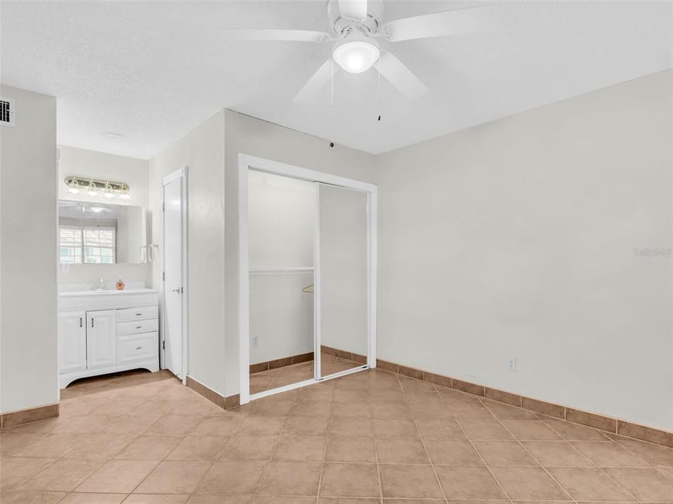 На продажу: $109,900 (2 спален, 2 ванн, 806 Квадратных фут)