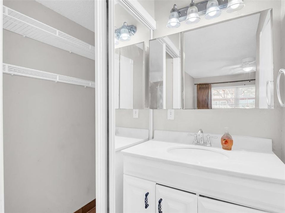На продажу: $109,900 (2 спален, 2 ванн, 806 Квадратных фут)