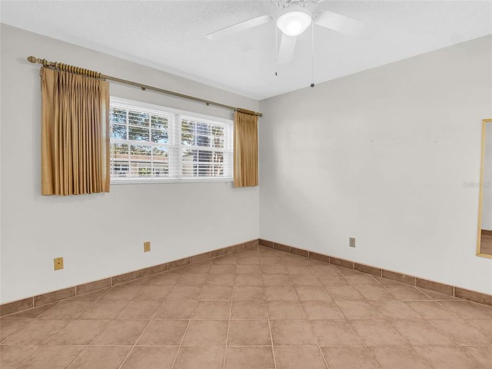 На продажу: $109,900 (2 спален, 2 ванн, 806 Квадратных фут)