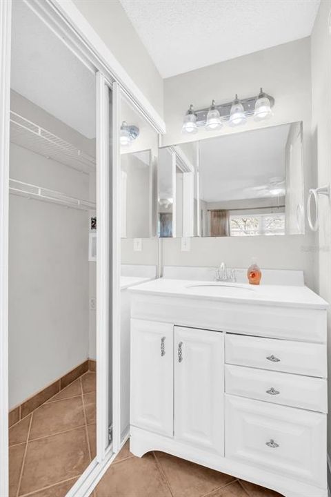 На продажу: $109,900 (2 спален, 2 ванн, 806 Квадратных фут)