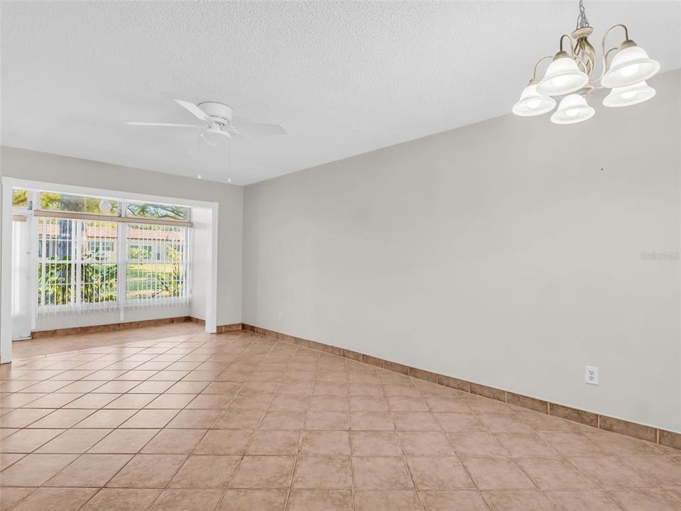 На продажу: $109,900 (2 спален, 2 ванн, 806 Квадратных фут)