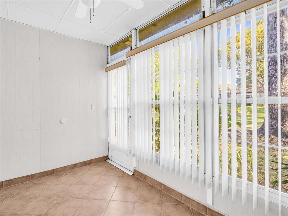 На продажу: $109,900 (2 спален, 2 ванн, 806 Квадратных фут)