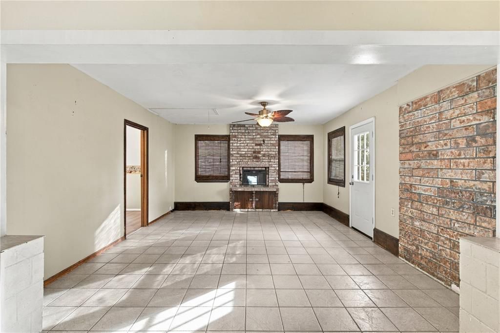 For Sale: $264,900 (3 beds, 2 baths, 1800 Square Feet)