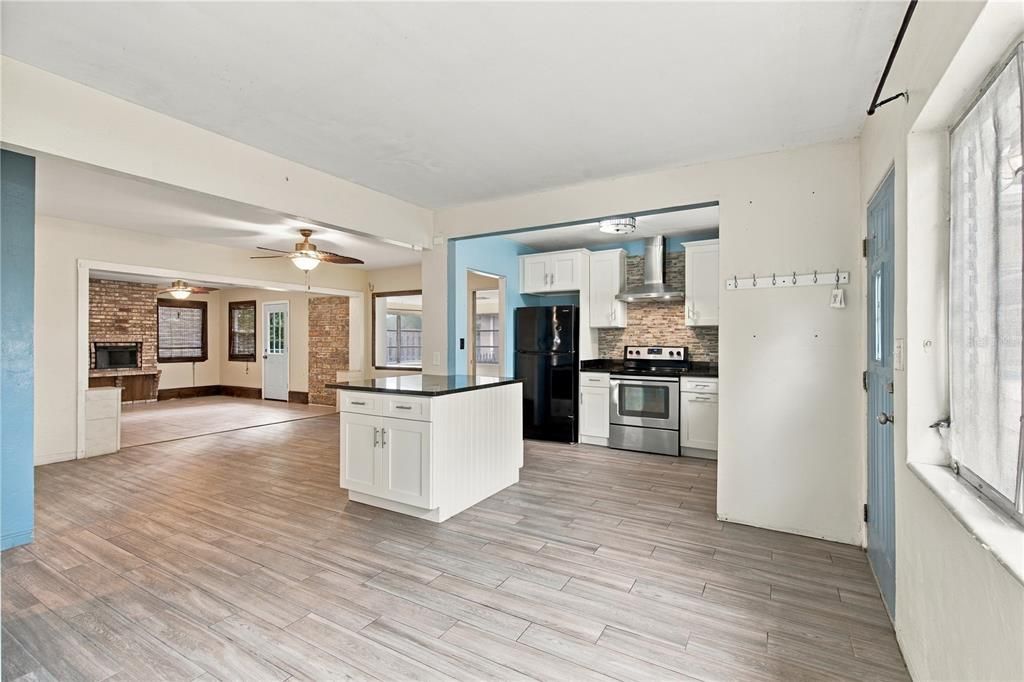 For Sale: $264,900 (3 beds, 2 baths, 1800 Square Feet)