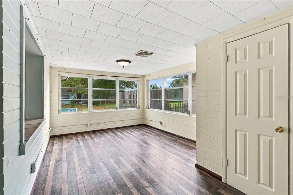 For Sale: $264,900 (3 beds, 2 baths, 1800 Square Feet)