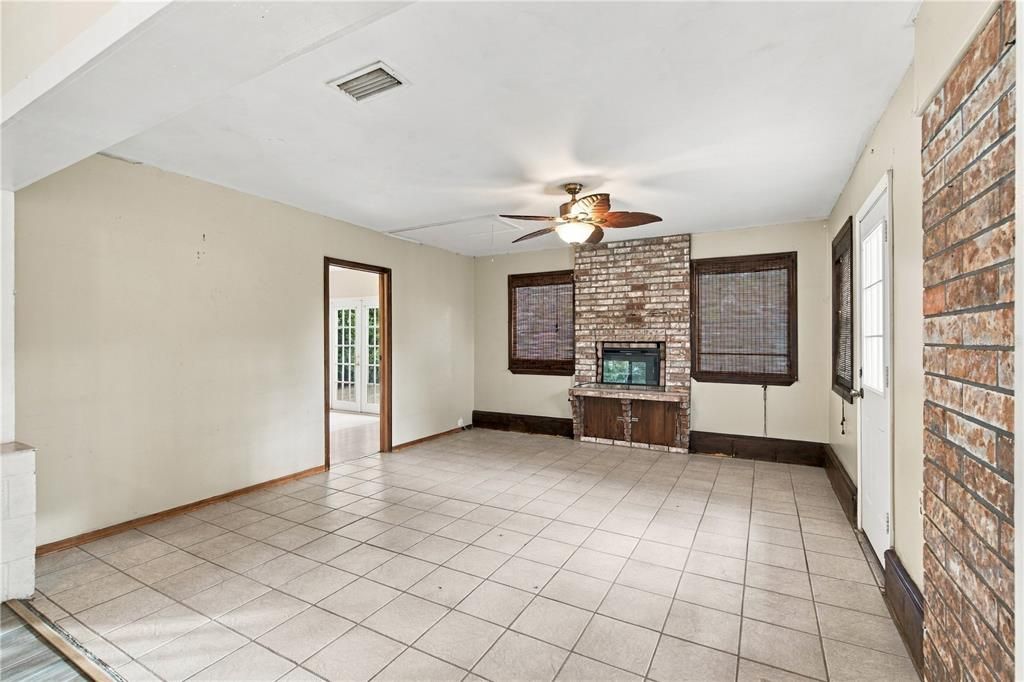 For Sale: $264,900 (3 beds, 2 baths, 1800 Square Feet)