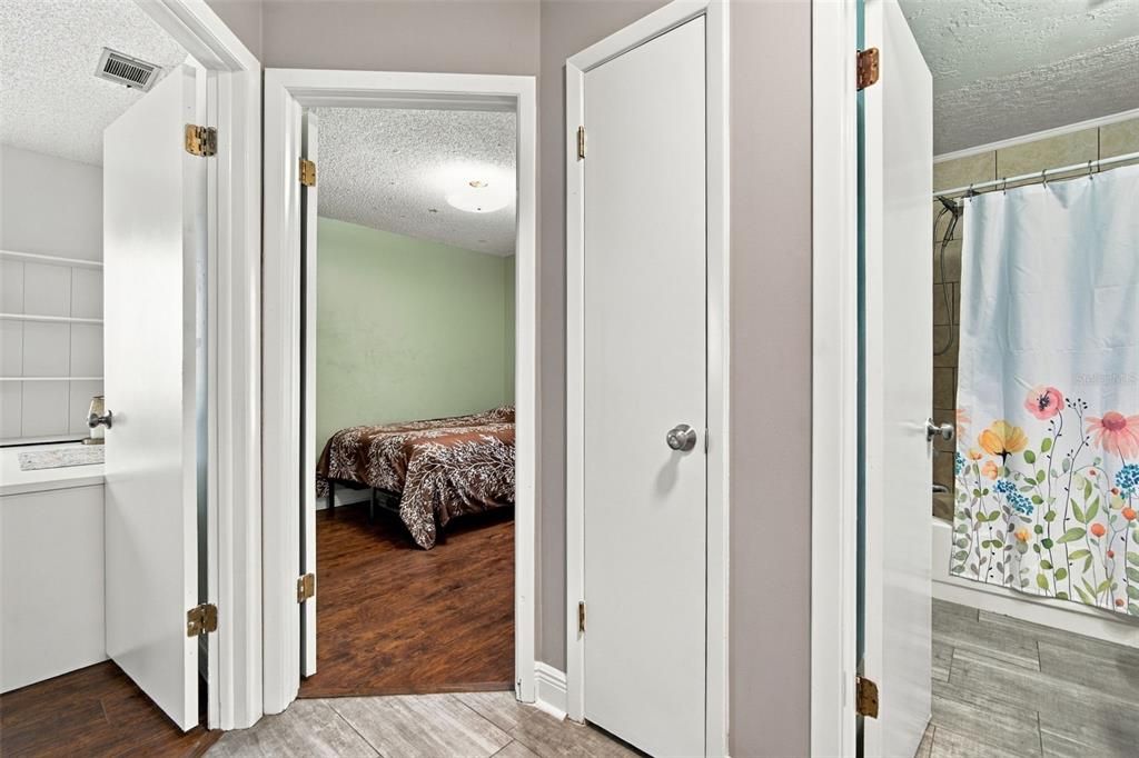 На продажу: $379,900 (3 спален, 2 ванн, 1328 Квадратных фут)