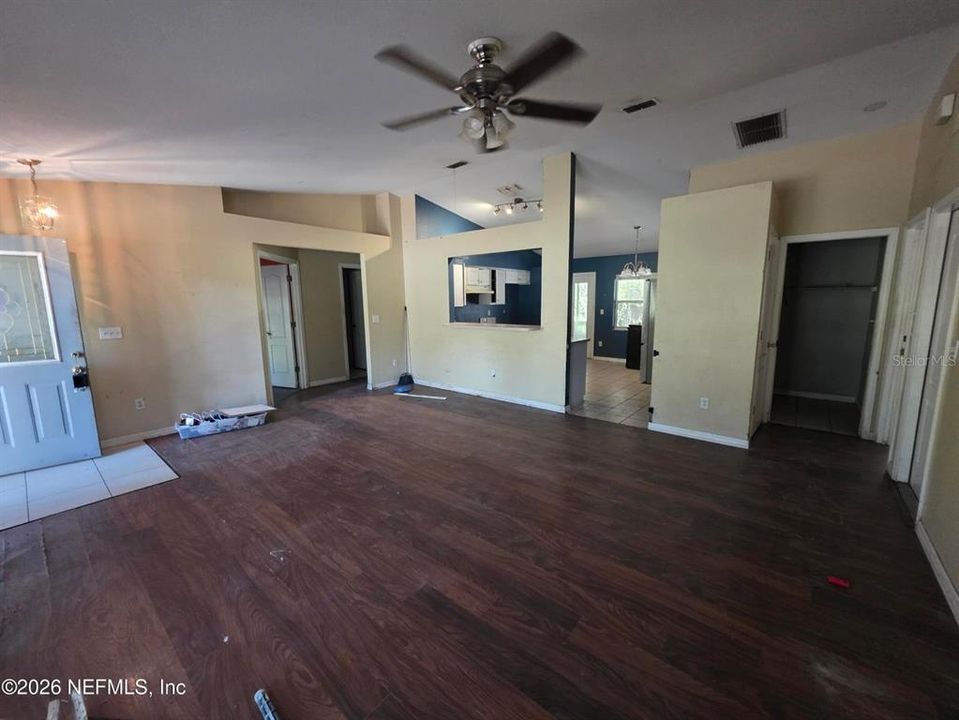 En Venta: $225,000 (3 camas, 2 baños, 1388 Pies cuadrados)