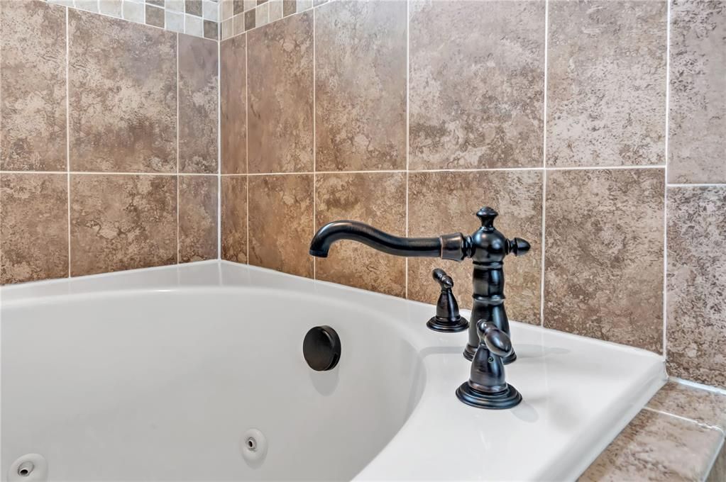 En Venta: $299,900 (4 camas, 2 baños, 1922 Pies cuadrados)