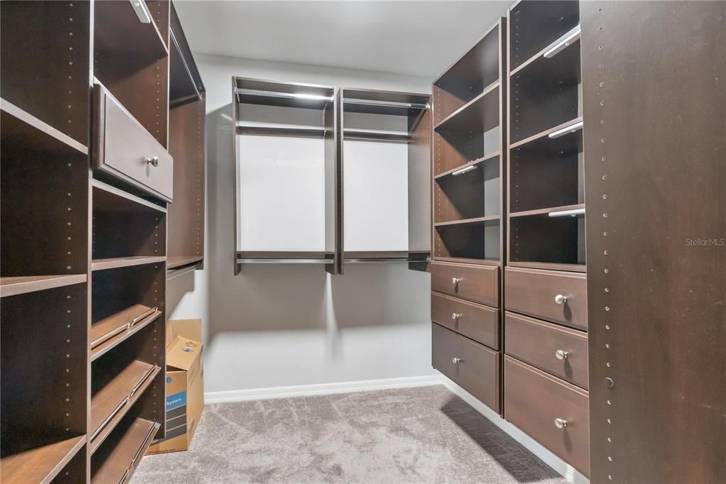 En Venta: $299,900 (4 camas, 2 baños, 1922 Pies cuadrados)