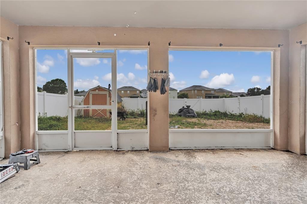 En Venta: $299,900 (4 camas, 2 baños, 1922 Pies cuadrados)
