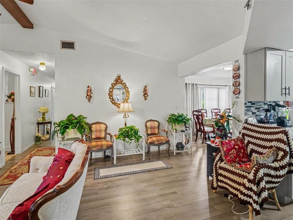 На продажу: $389,000 (5 спален, 3 ванн, 2296 Квадратных фут)