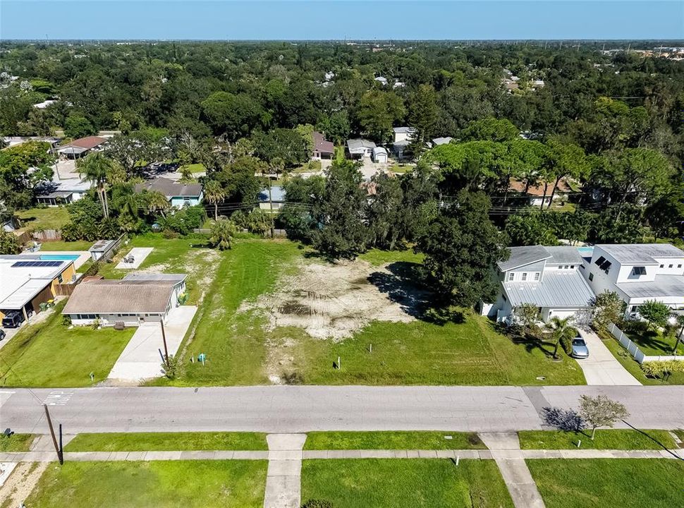 待售: $775,000 (0.40 acres)