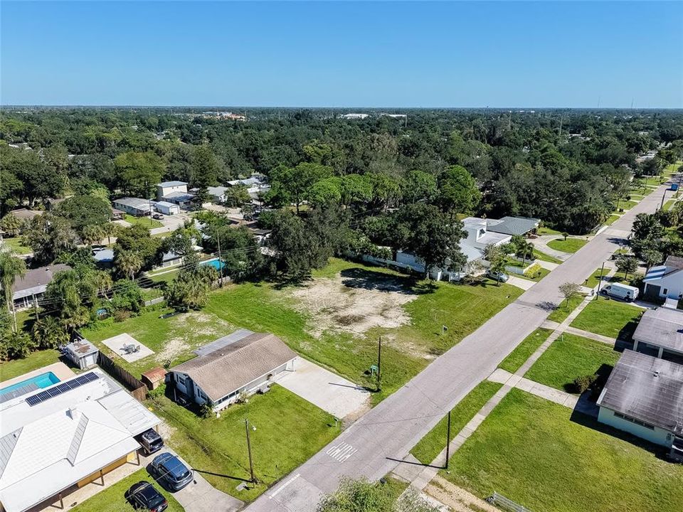 待售: $775,000 (0.40 acres)