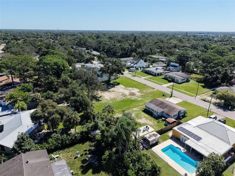 待售: $775,000 (0.40 acres)