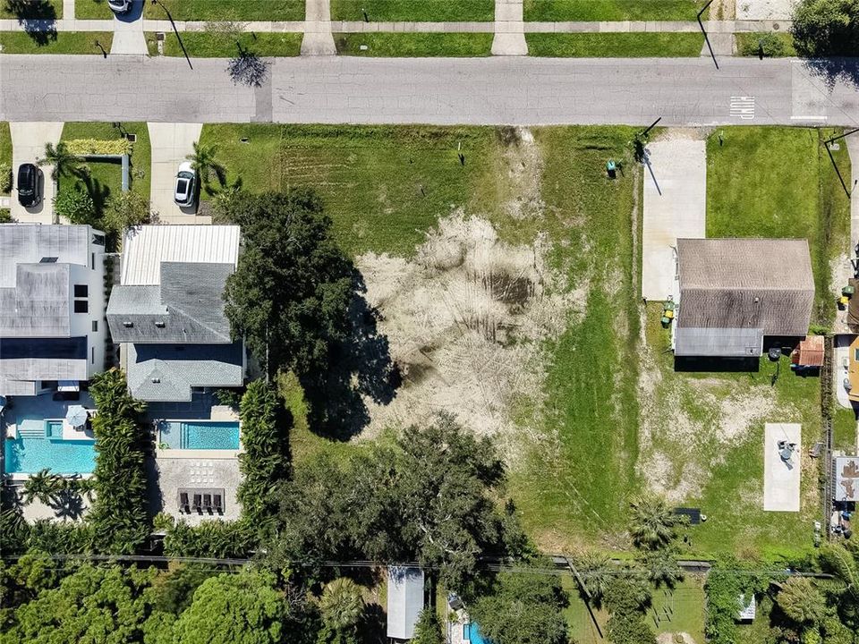 待售: $775,000 (0.40 acres)