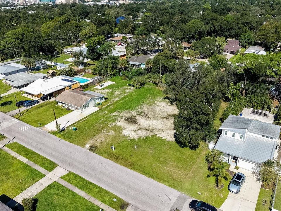 待售: $775,000 (0.40 acres)