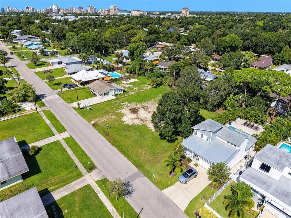 待售: $775,000 (0.40 acres)