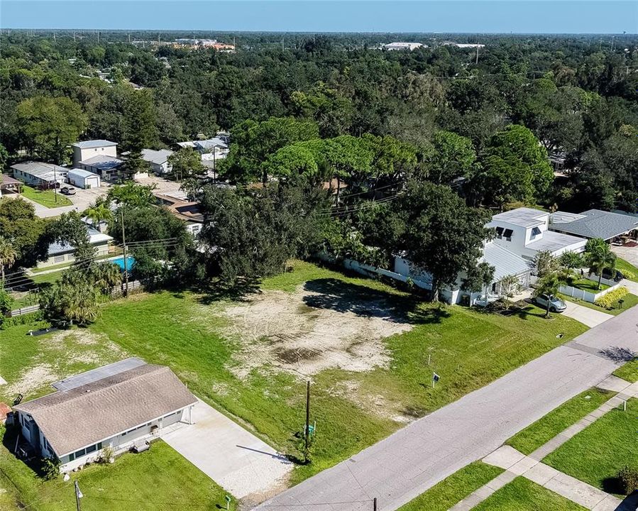 待售: $775,000 (0.40 acres)