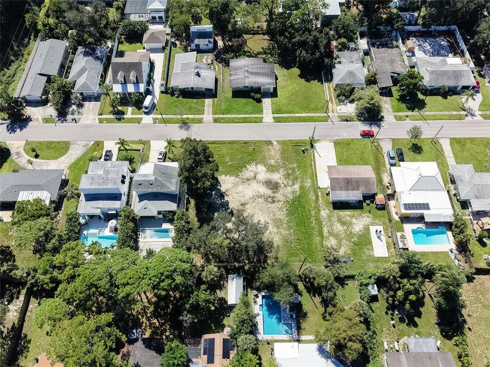 待售: $775,000 (0.40 acres)