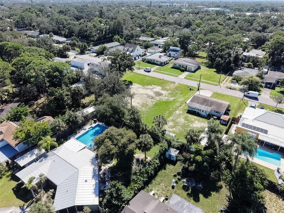 待售: $775,000 (0.40 acres)
