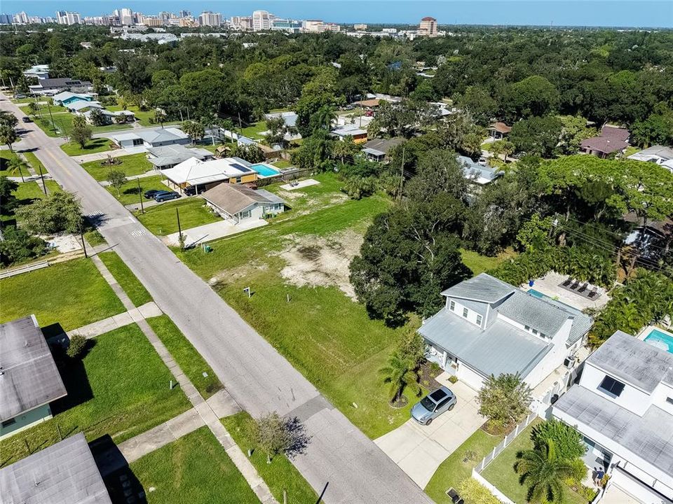 待售: $775,000 (0.40 acres)